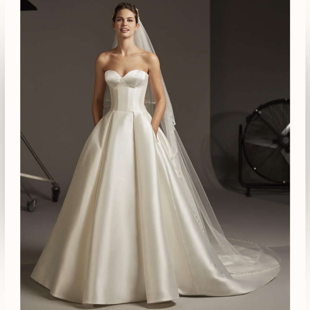 PRONOVIAS "pegasus" SIZE 8  wedding gown